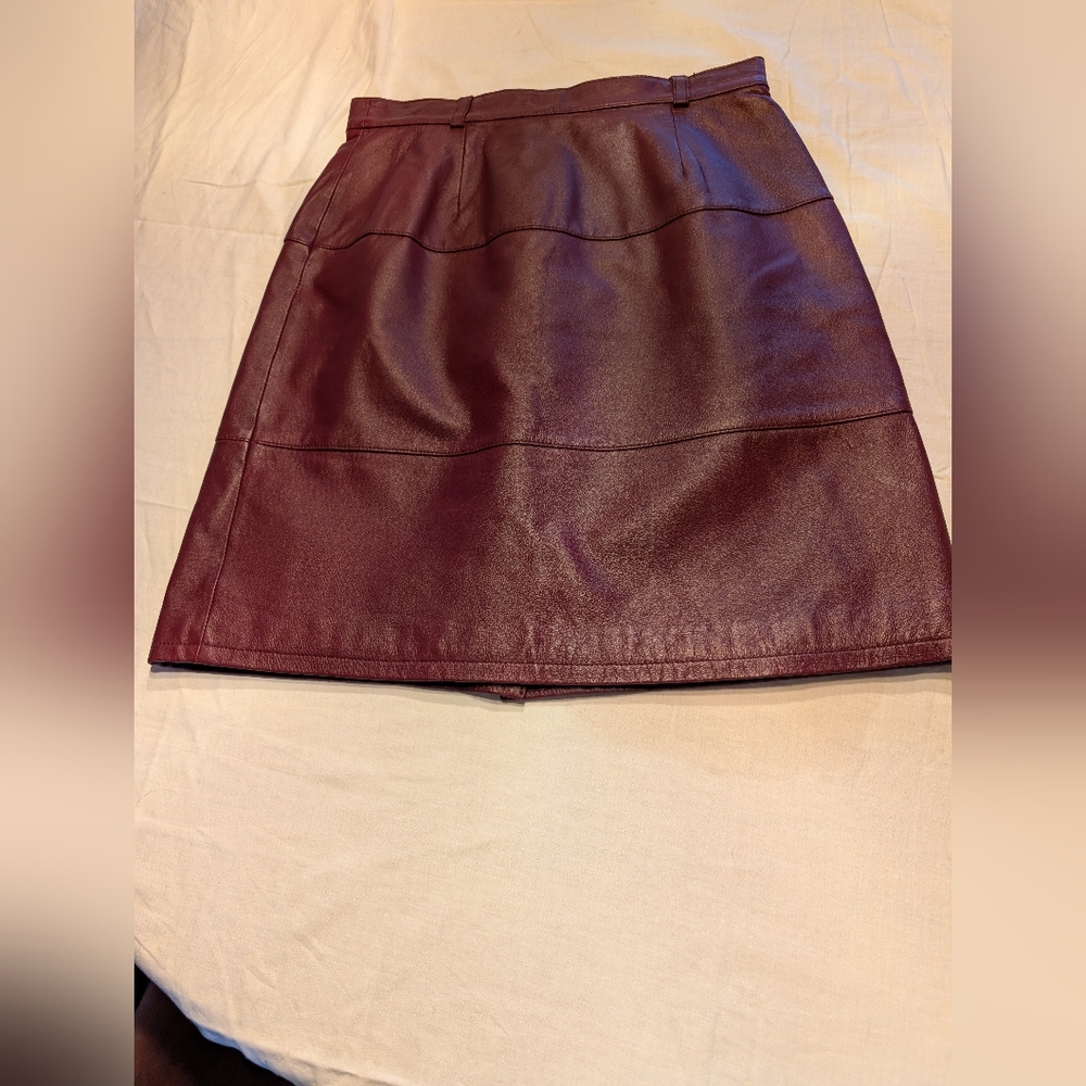💥SALE💥Vintage Leather Deep Red Midi Skirt - Picture 2 of 5